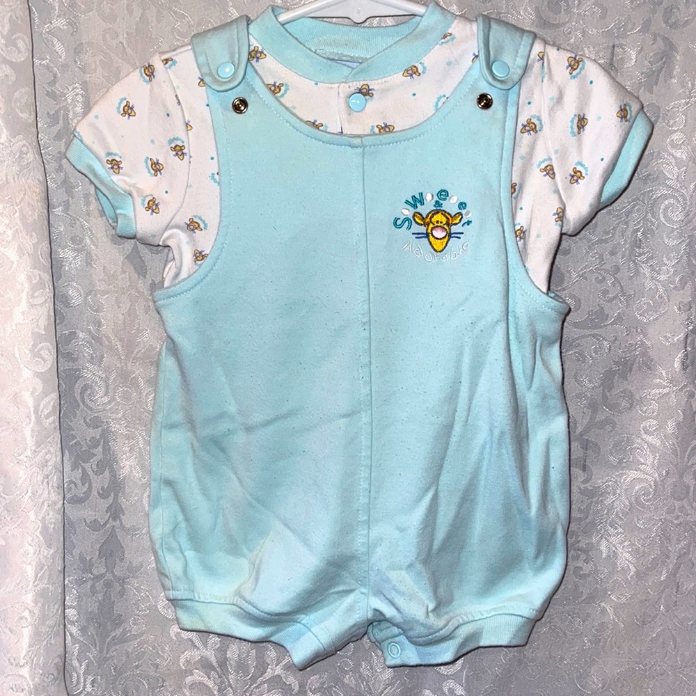 Baby tigger outfit